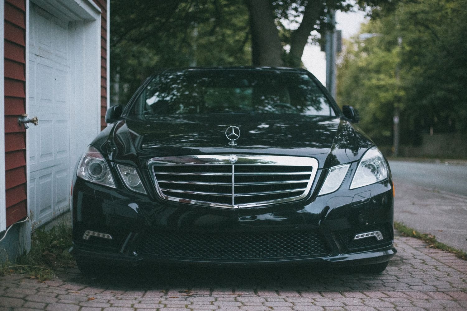 Black Mercedes-Benz E-Class, front view